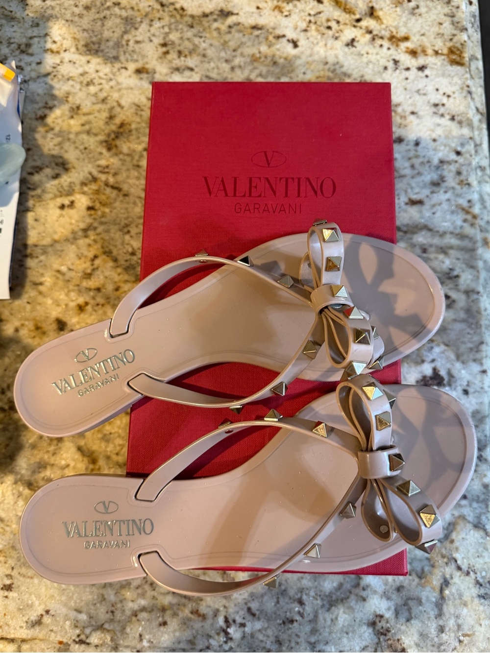 🎁 Valentino Garavani Rockstud Bow Jelly Sandals